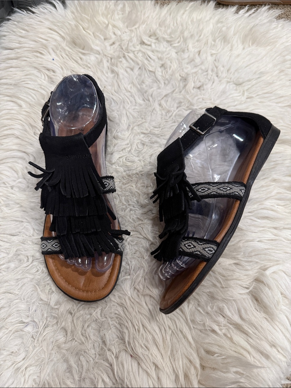 Minnetonka Women’s Black Suede Fringed Aztec Flat Adjustable Sandals Size 7